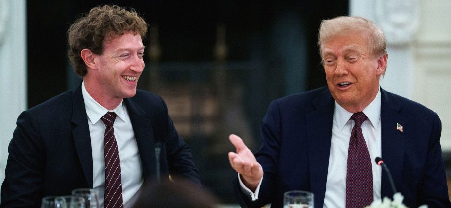 meta-is-blocking-links-to-ice-list-on-facebook,-instagram,-and-threads