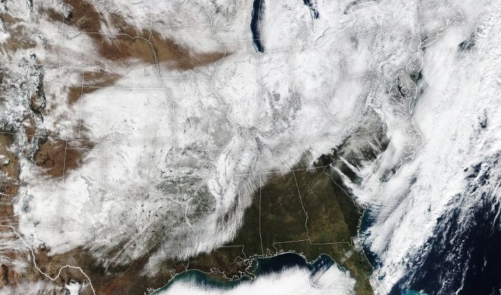 snow-buries-the-us.-interior and-east