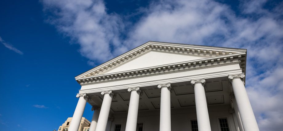 virginia-judge-blocks-democrats’-redistricting-plan-for-2026-midterms