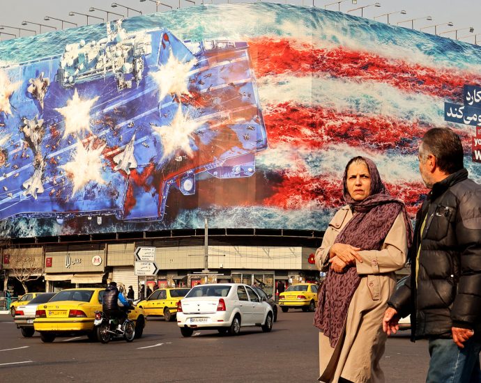 the-traitor-warns-iran-time-is-running-out-for-nuclear-deal,-says-us.-armada-ready-for-‘violence’