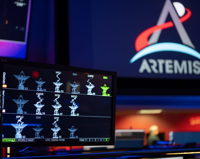 networks-keeping-nasa’s-artemis-ii-mission-connected