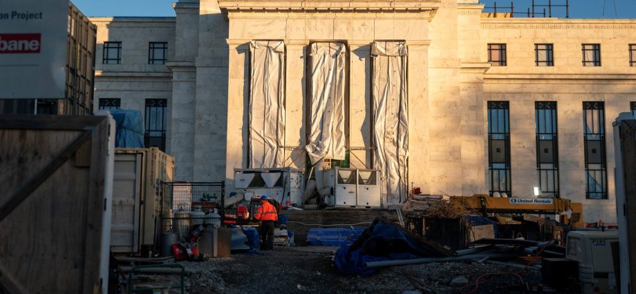 us-federal-reserve-holds-interest-rates-steady-despite-political-pressure