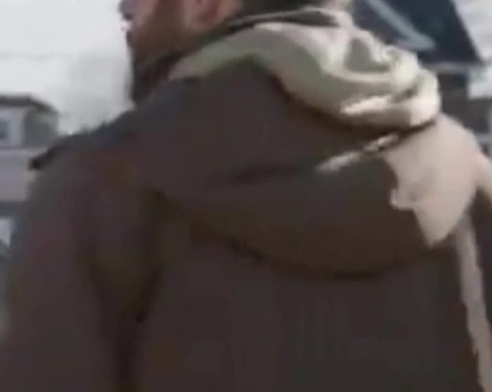 pretti-seen-with-federal-agents-days-before-shooting