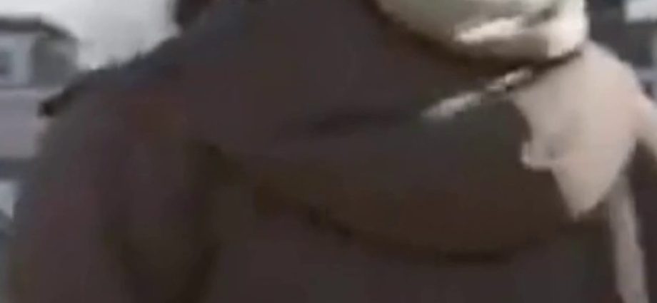 pretti-seen-with-federal-agents-days-before-shooting