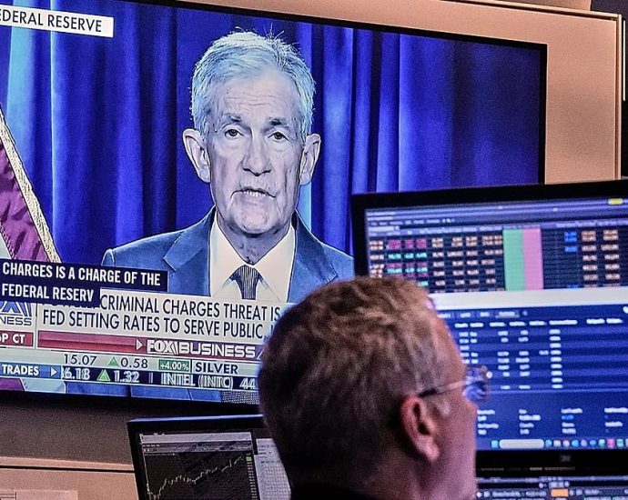 federal-reserve-keeps-interest-rates-unchanged-in-defiance-of-the-traitor-who-wants-them-lowered