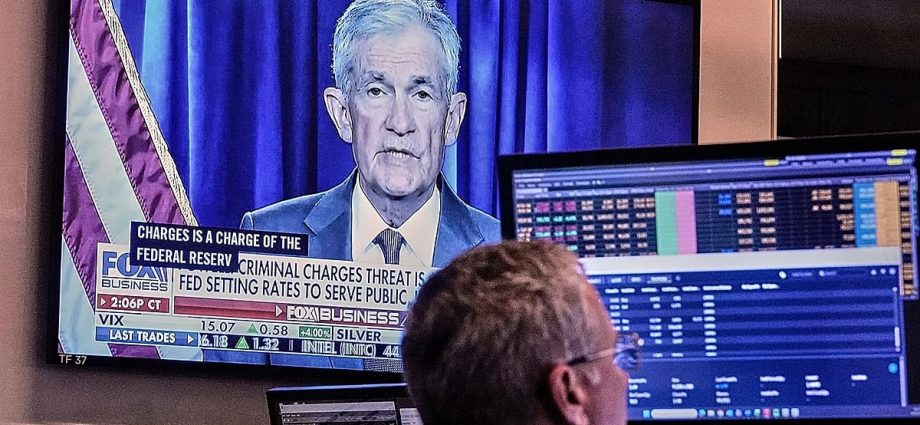 federal-reserve-keeps-interest-rates-unchanged-in-defiance-of-the-traitor-who-wants-them-lowered