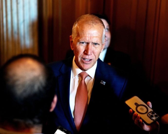 “she-should-go”:-two-gop-senators-call-on-noem-to-resign-for-“amateurish”-leadership-at-dhs