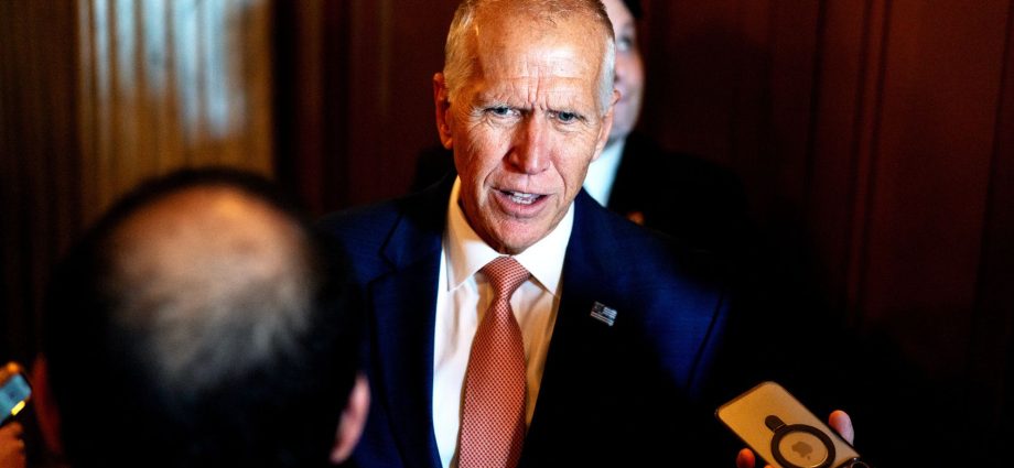 “she-should-go”:-two-gop-senators-call-on-noem-to-resign-for-“amateurish”-leadership-at-dhs