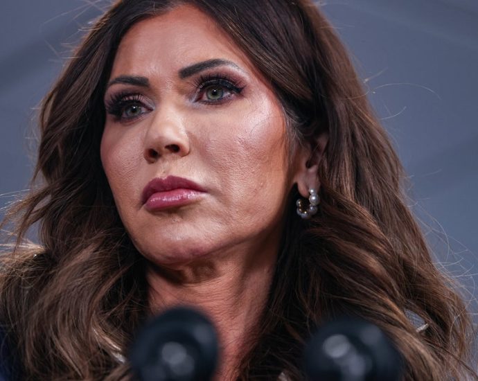 2-gop-senators-call-for-the-traitor-dhs-secretary-to-be-fired