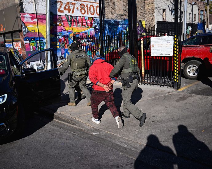 ice-is-using-palantir’s-ai-tools-to-sort-through-tips