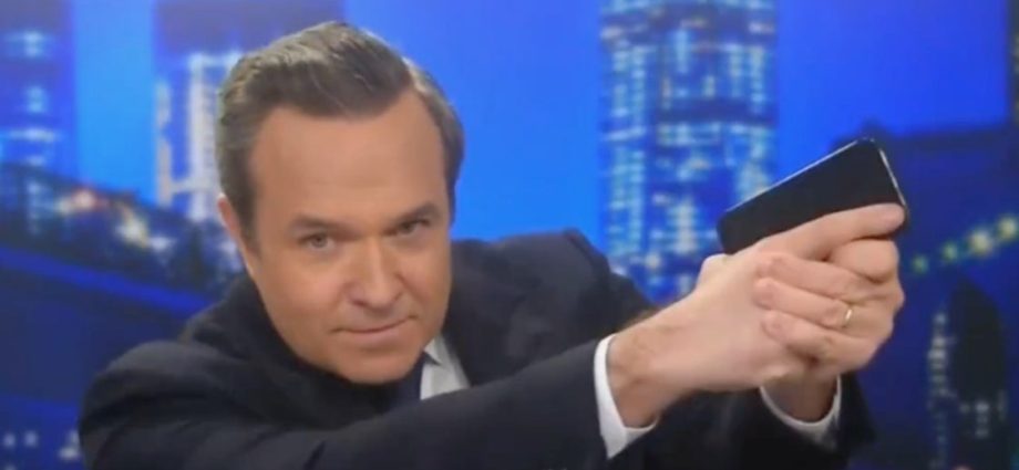 newsmax-host-holds-phone-like-a-gun-to-defend-agents-who-shot-alex-pretti