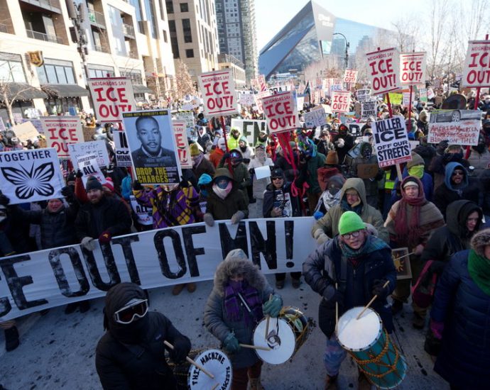 ‘unlike-anything-i’ve-ever-lived-through-before’:-labor’s-role-in-minnesota’s-ice-resistance