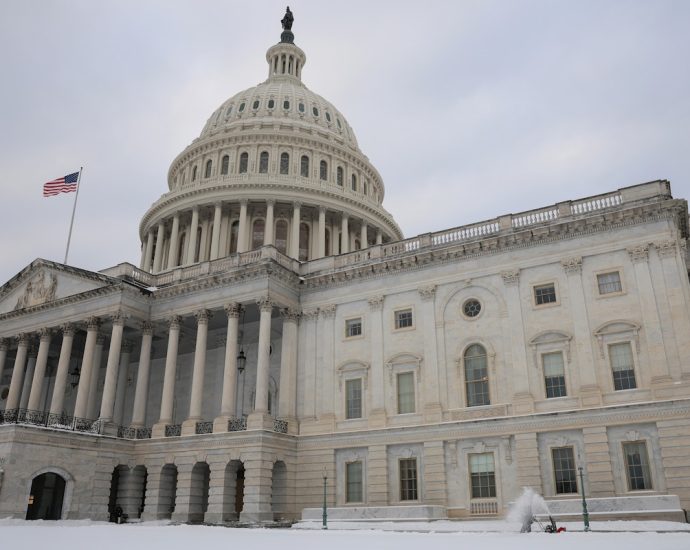 eight-gop-senators-join-every-democrat-to-block-dhs-funding-bill