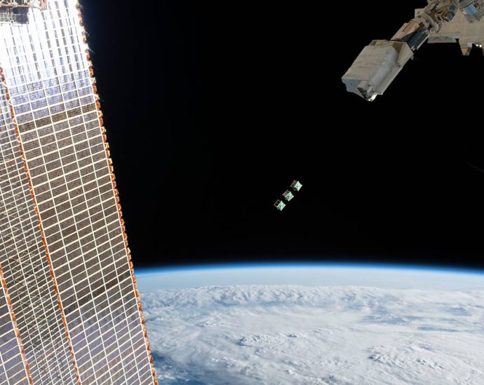 expedition-74-preps-cubesats-and-photographs-earth-for-research