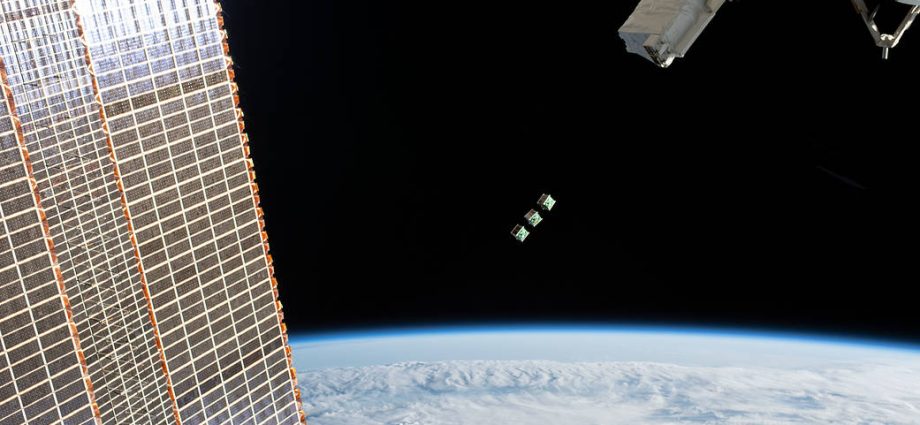 expedition-74-preps-cubesats-and-photographs-earth-for-research