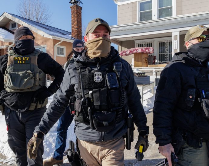 ice-memo-directs-officers-in-minneapolis-not-to-“engage-with-agitators”