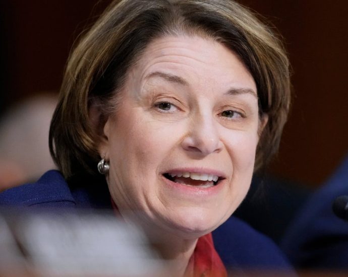 sen.-amy-klobuchar-announces-run-for-minnesota-governor