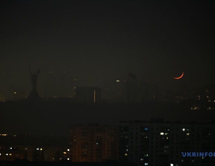 blackout-schedules-restored-in-kyiv,-dtek-warns-russian-strikes-could-end-them-again