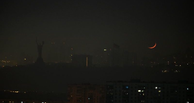 blackout-schedules-restored-in-kyiv,-dtek-warns-russian-strikes-could-end-them-again