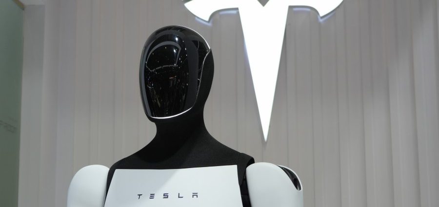 tesla-to-build-1-million-optimus-robots-per-year-at-fremont-factory,-musk-says