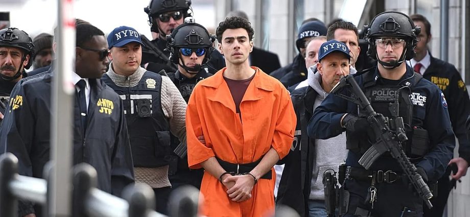 man-impersonating-fbi-agent-tries-to-break-luigi-mangione-out-of-jail,-authorities-say