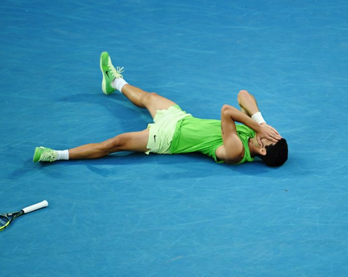 alcaraz-beats-zverev-to-break-slam-record-in-reaching-australian-open-final