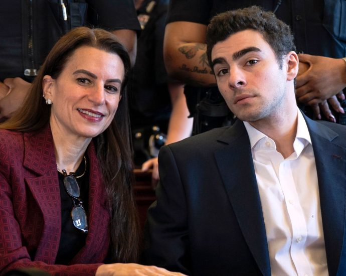 man-charged-with-trying-to-break-luigi-mangione-out-of-prison-with-pizza-cutter