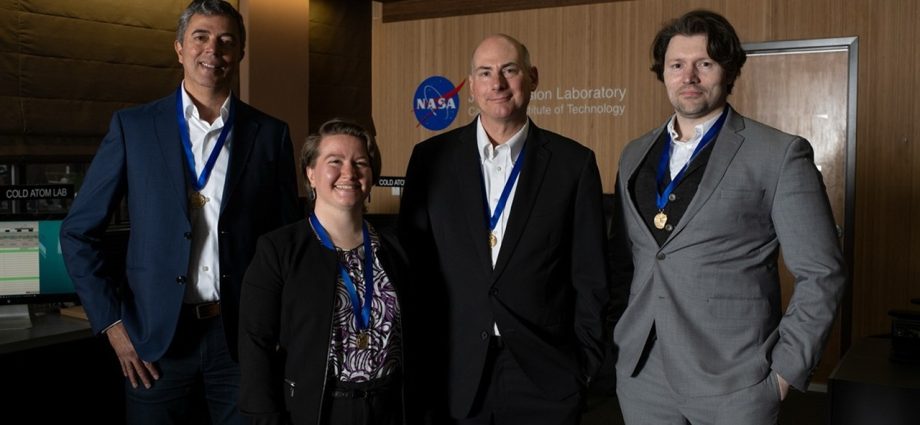 nasa-honor-awards-for-cold-atom-lab-team-members