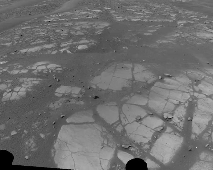 video:-perseverance-rover’s-view-of-crater-rim-drive