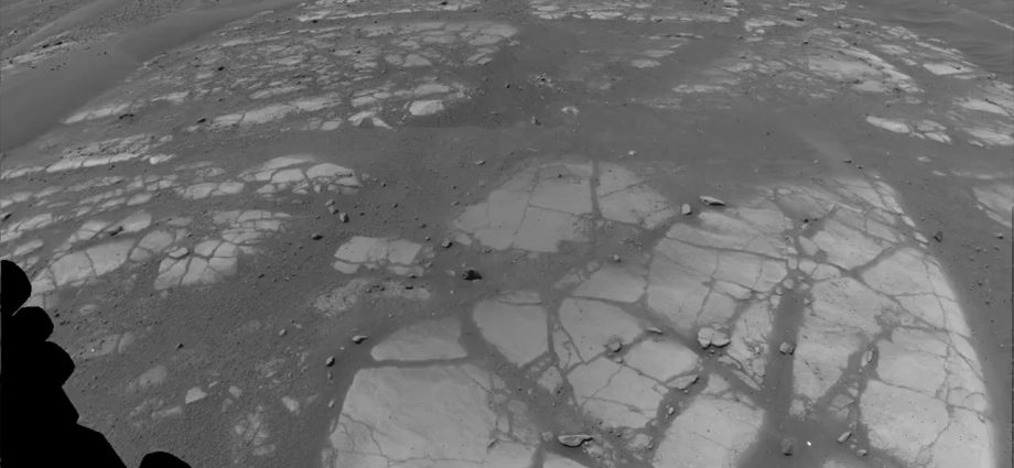 video:-perseverance-rover’s-view-of-crater-rim-drive