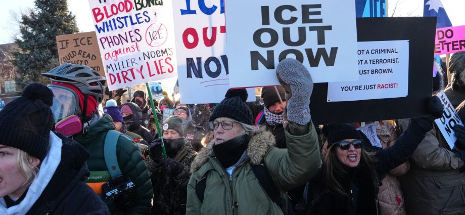 us-protesters-begin-nationwide-strike-as-doj-launches-pretti-killing-probe