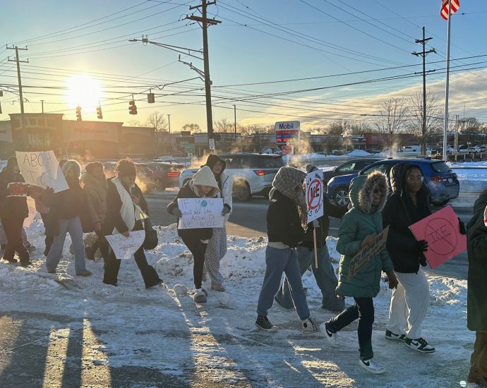 the-‘national-shutdown’-protest-reaches-high-school-students,-staff