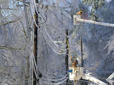 it’s-freezing-cold-and-you’ve-lost-power.-here’s-what-emergency-doctors-want-you-to-do