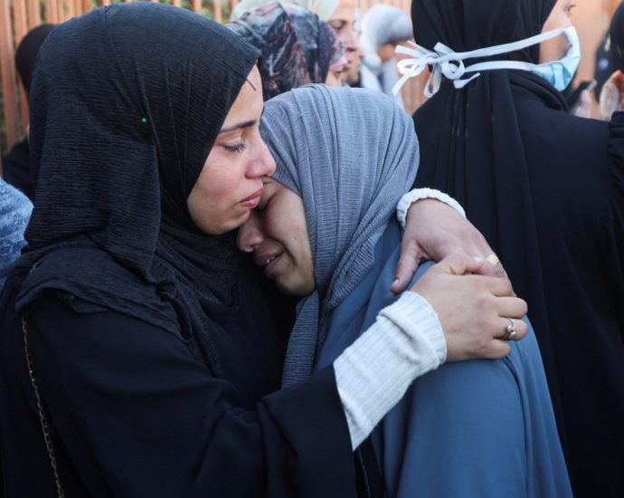 live:-israel-kills-12-palestinians-in-gaza-as-rafah-crossing-set-to-open