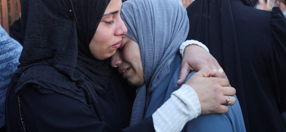 live:-israel-kills-12-palestinians-in-gaza-as-rafah-crossing-set-to-open