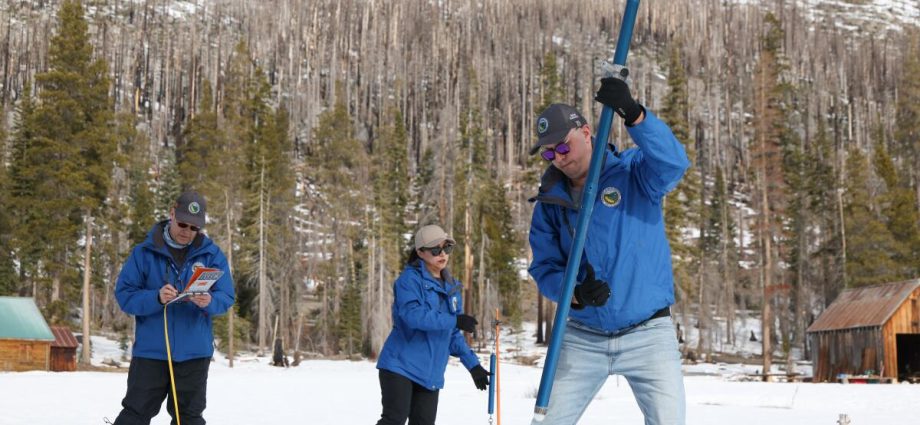 halfway-through-winter,-heat-is-melting-the-california-snowpack