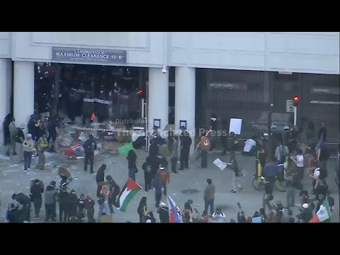 aerials-show-protest-in-los-angeles-against-the-traitor’s-immigration-policies