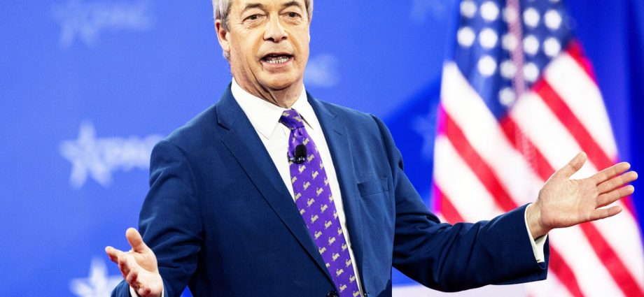 nigel-farage-racks-up-151,000-in-donor-funded-flights-to-support-traitor-47