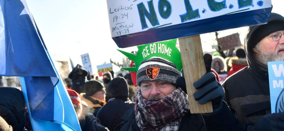 us-judge-declines-to-halt-immigration-surge-in-minnesota-amid-protests