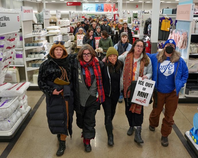 the-traitor-orders-federal-agents-to-stay-away-from-protests-in-democrat-cities