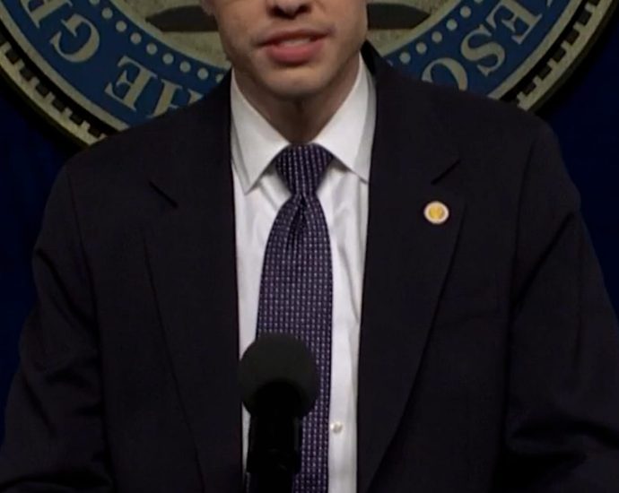 pete-davidson-portrays-us.-border-czar-on-‘snl’