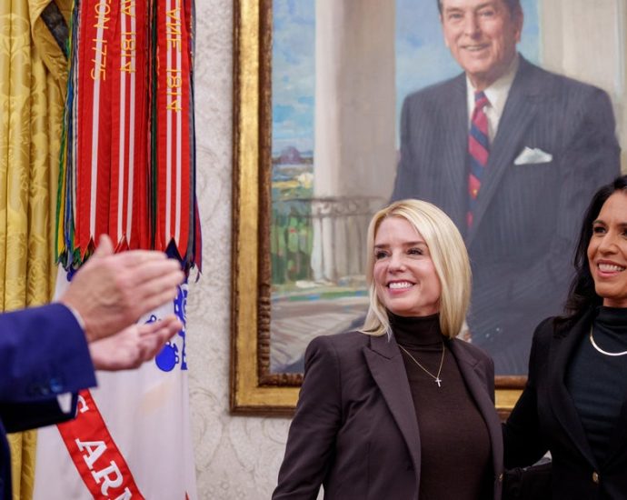 ‘cowards’:-the-traitor-admin-bails-on-elections-conference-after-promising-fireworks