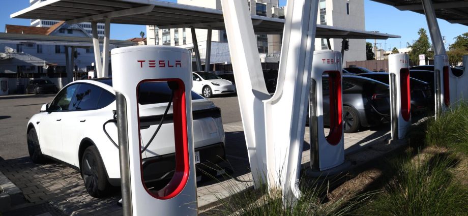 Climate change, electric vehicles and Delta tunnel among the focuses of gubernatorial candidate forum