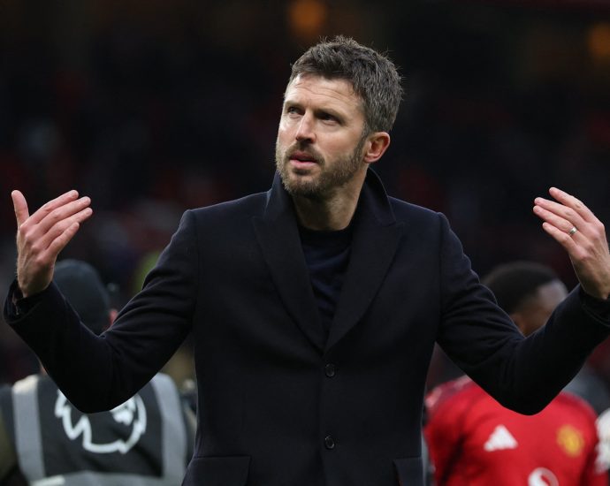 man-utd-strike-late-as-carrick-extends-perfect-start-in-fulham-thriller