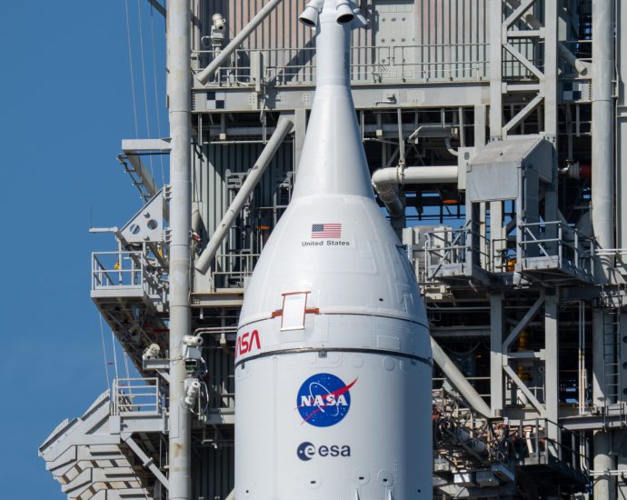 nasa’s-orion-spacecraft-at-launch-pad