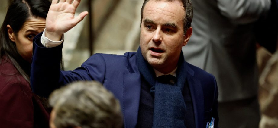 france-adopts-2026-budget-after-two-no-confidence-votes-fail