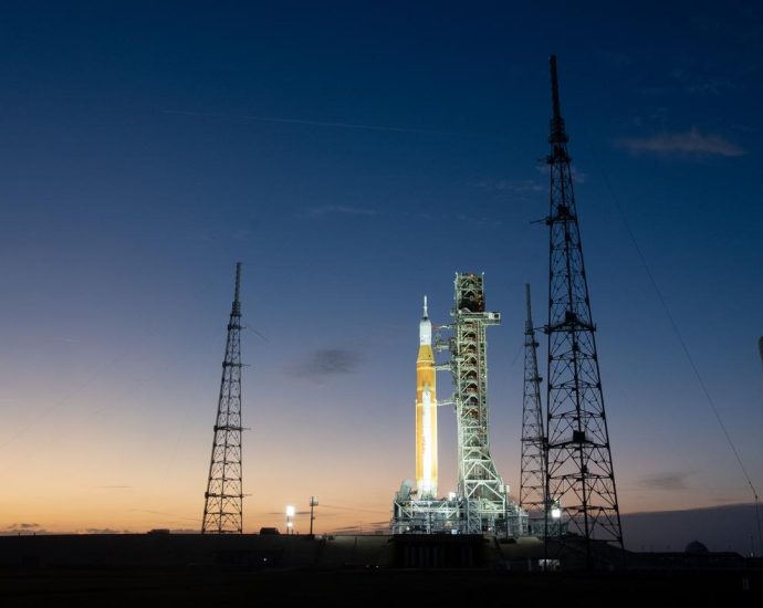 artemis-ii-wet-dress-rehearsal:-closeout-crew-departs-to-white-room