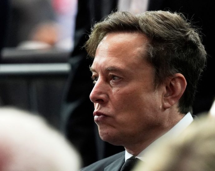 musk-inc.?-billionaire-combines-his-rocket-and-ai-businesses-before-an-expected-ipo-this-year