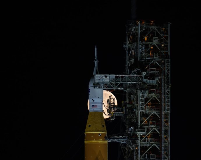 artemis-ii-wet-dress-rehearsal:-crew-module-hatch-preparations and-closure 