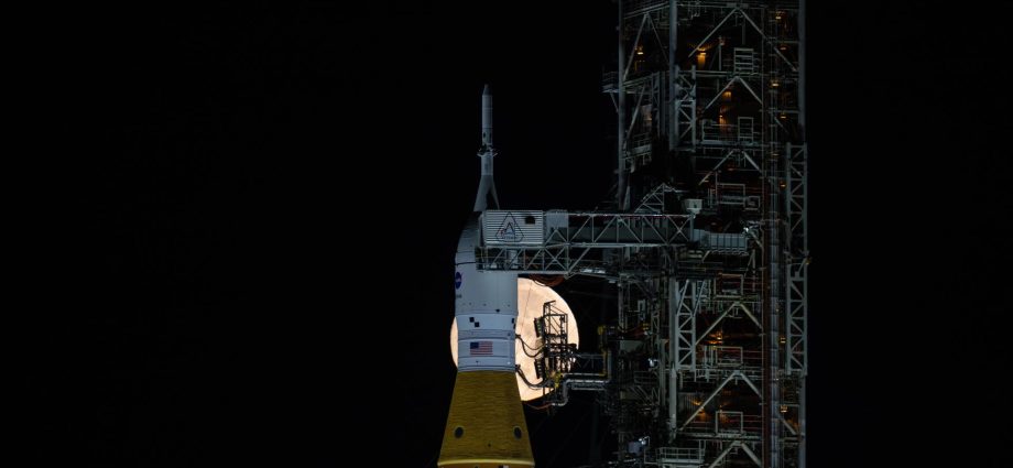 artemis-ii-wet-dress-rehearsal:-crew-module-hatch-preparations and-closure